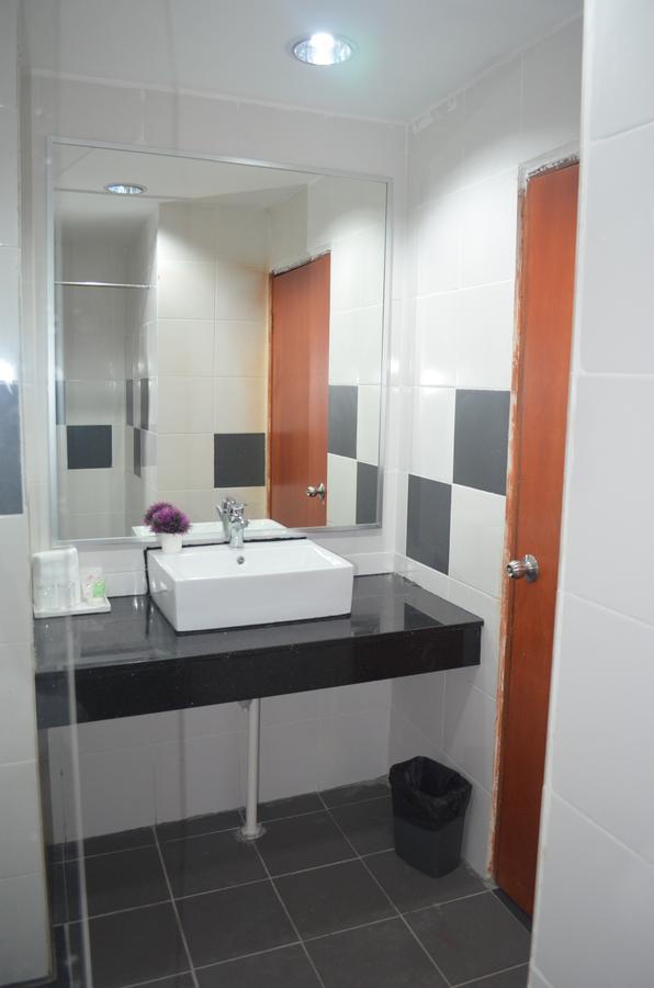 Td Mutiara Hotel Semporna Exterior photo