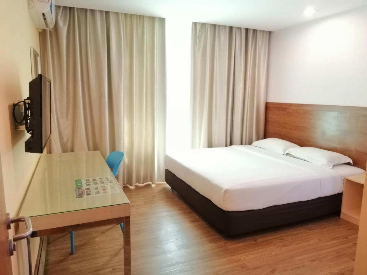 Td Mutiara Hotel Semporna Exterior photo